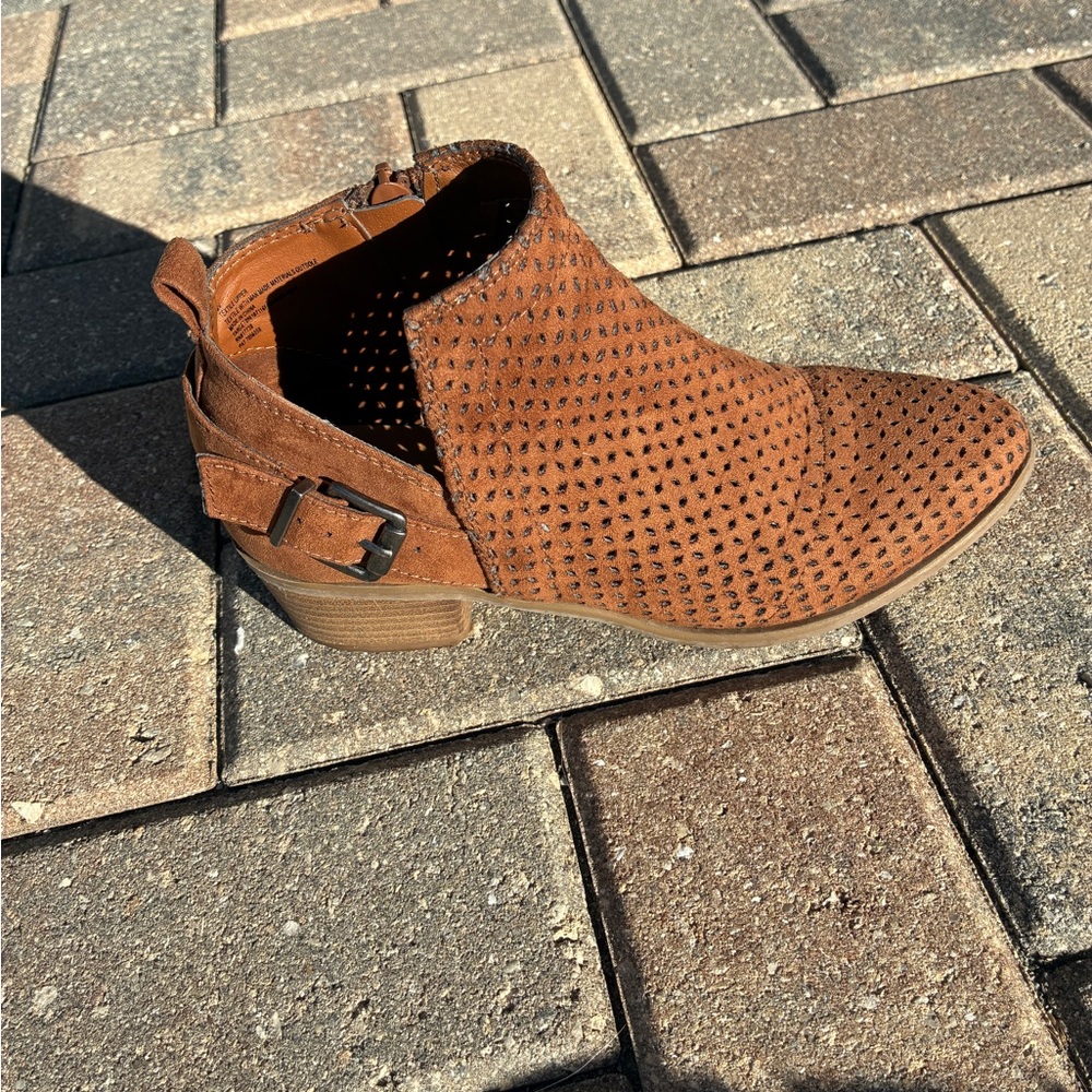 Universal Thread Ankle Boots Women’s 6.5 Brown Perforated Zip Low Heel Booties - Picture 11 of 15